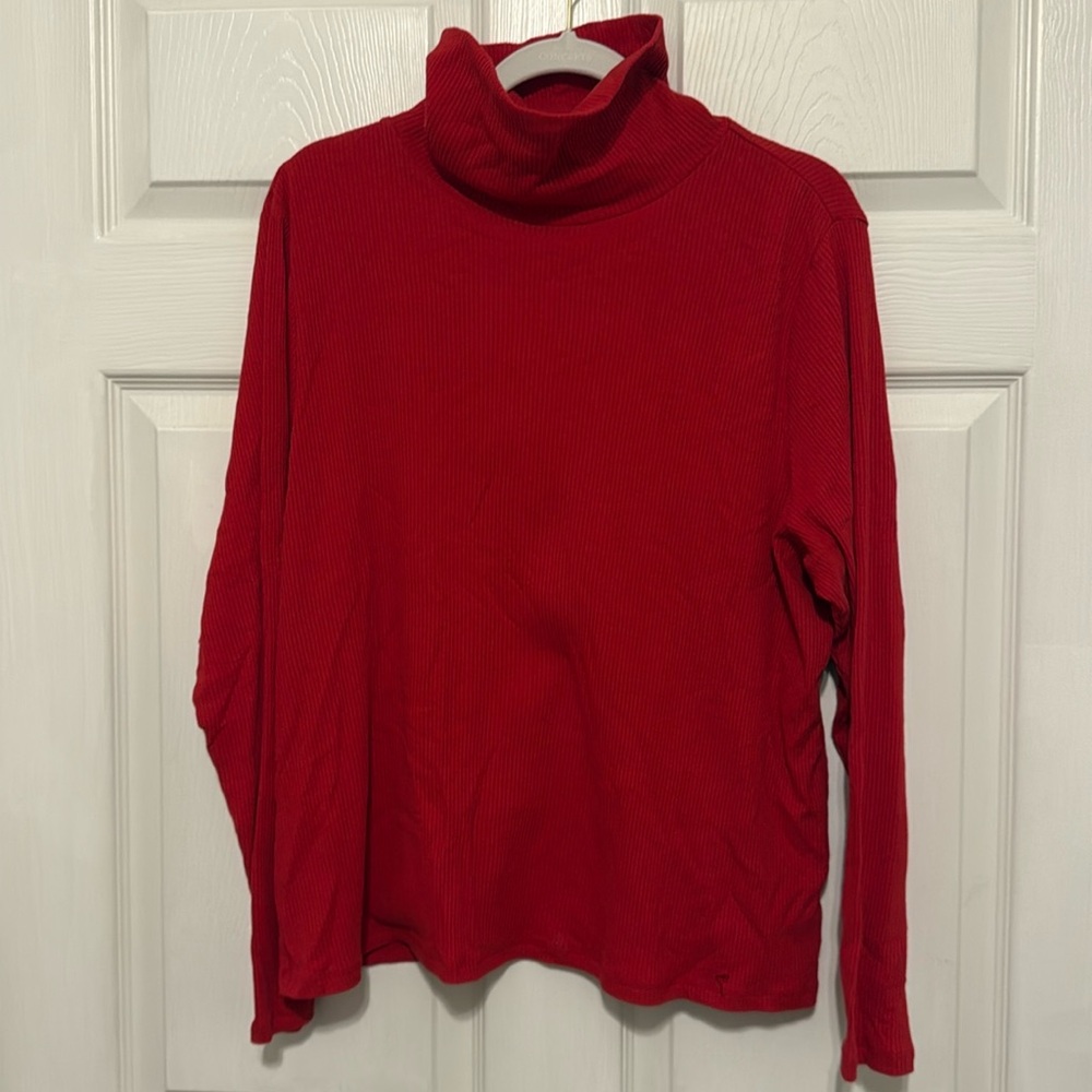 Red ribbed long sleeve turtle neck shirt